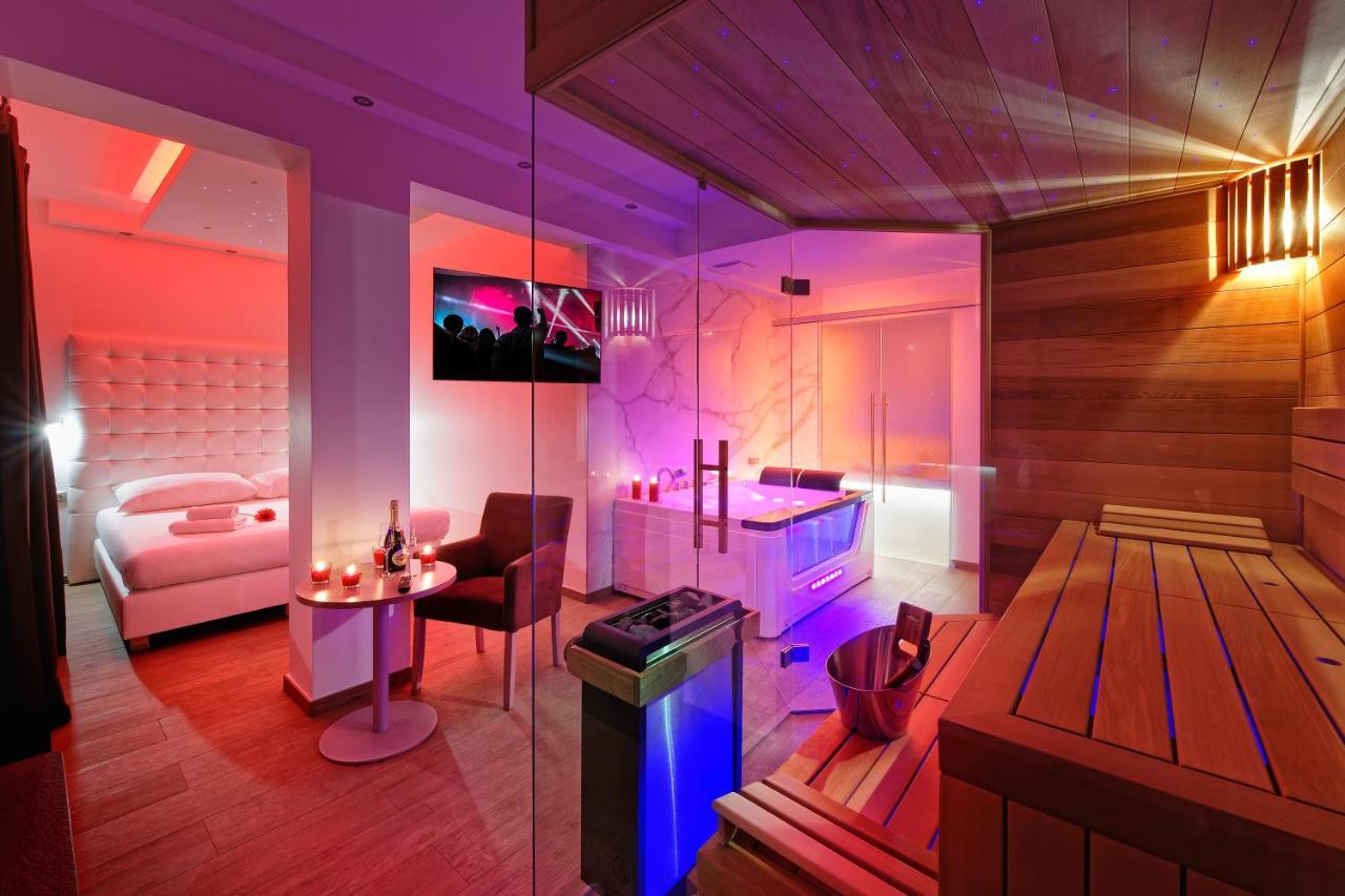 Wellness Room Private Sauna Jacuzzi,927060322:JPEG