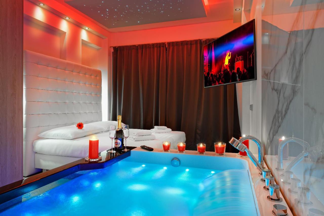 Wellness Room Private Jacuzzi,925514911:JPEG