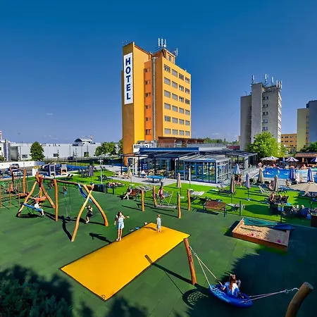 Hotel Aura Design&Garden Pool-2